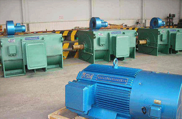 三相異步電動機直接起動的危險。